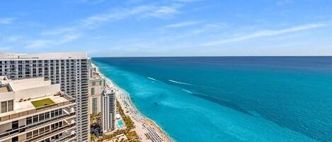 Appartement Présidentiel, 2 chambres, vue océan | Espace de travail pour ordinateur portable, fer et planche à repasser