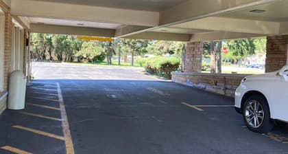 Highland Manor Motel