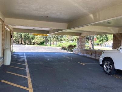 Highland Manor Motel