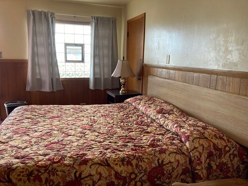 Highland Manor Motel