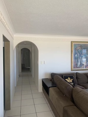 Interior - Mykonos Absolute beachfront apartments (Surfers Paradise)
