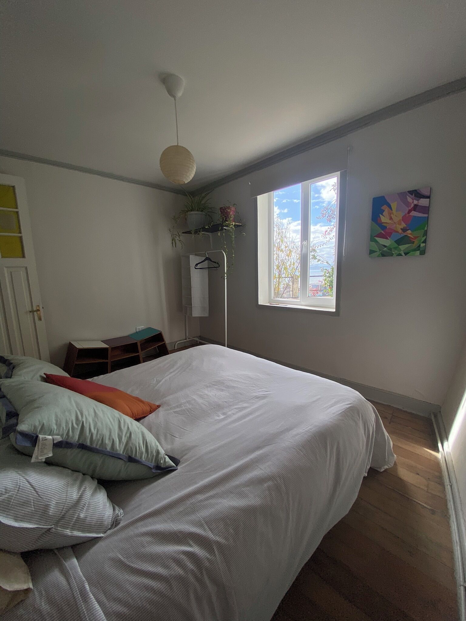 2 bedrooms, internet, bed sheets