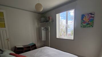 2 bedrooms, internet, bed sheets