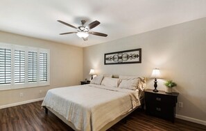 2 室のベッドルーム、デスク、アイロン / アイロン台、WiFi (無料)