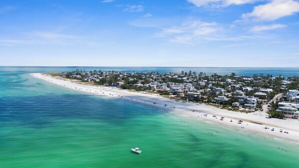 Beach nearby - Click for Discount! Beach House w/ pool on the north end of AMI (Anna Maria)