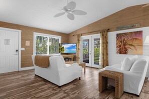 Smart TV, books - Click for Discount! Beach House w/ pool on the north end of AMI (Anna Maria)