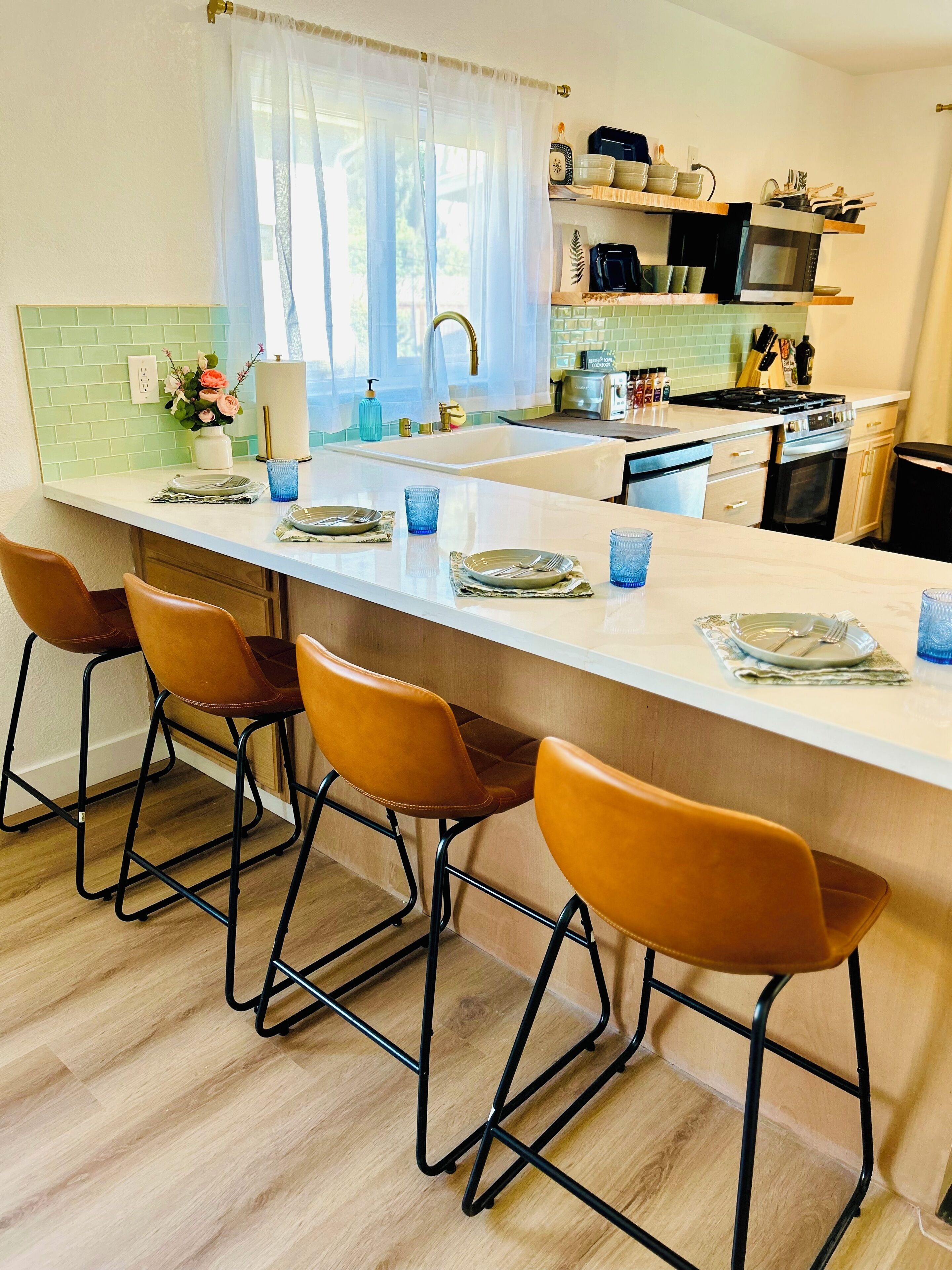 Refrigerador, microondas, horno y parrilla de estufa 