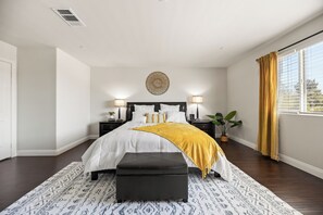 5 bedrooms, iron/ironing board, WiFi, bed sheets
