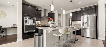 Spacious 5BR 4BA House in Jurupa Valley / BBQ Grill