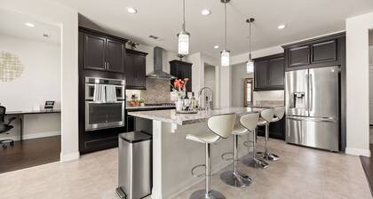 Spacious 5BR 4BA House in Jurupa Valley / BBQ Grill