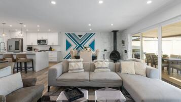 Smart-tv, bøger, kontorer