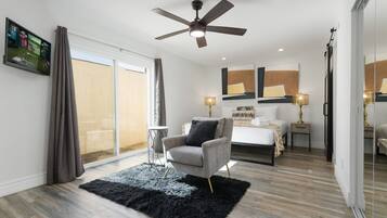 3 soveværelser, skrivebord, strygejern/strygebræt, weekendseng