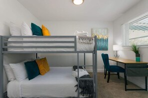 3 Schlafzimmer, Schreibtisch, BĂŒgeleisen/BĂŒgelbrett, Reisekinderbett