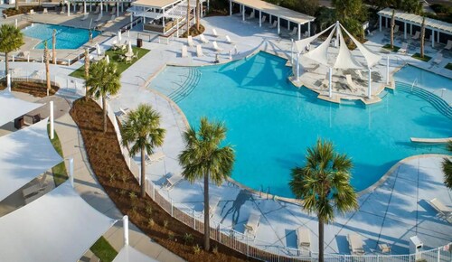 Guest favorite. Half mile to beach. Club access.