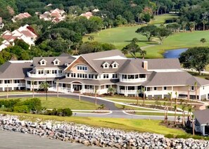 Exterior - Sleek, immaculate villa. Half mile from beach. Club access. (Seabrook Island)