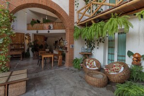 Kamar Double Standar | Brankas dan Wi-Fi gratis