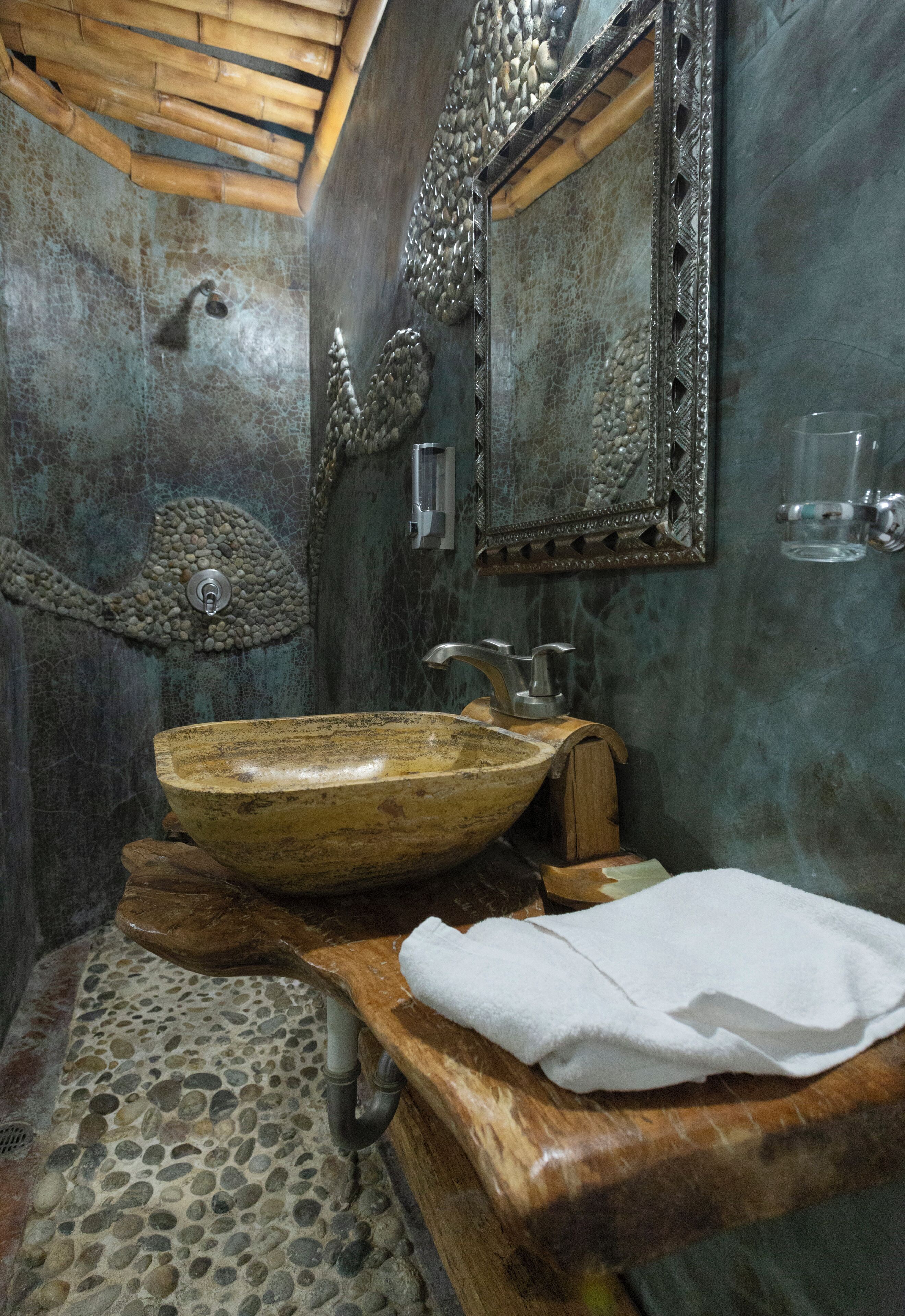 Standard Double Room | Bathroom