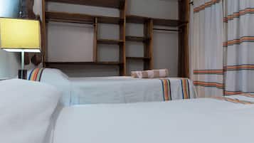 標準雙人房 | 房內夾萬、免費 Wi-Fi、床單