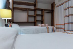 Caja de seguridad en la habitación, wifi gratis y ropa de cama