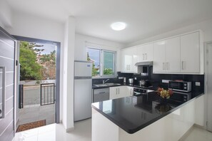 Kühlschrank, Mikrowelle, Geschirrspüler