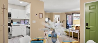 Gated 2 Bedroom condo with POOL & JACUZZI