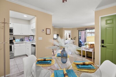 Gated 2 Bedroom condo with POOL & JACUZZI