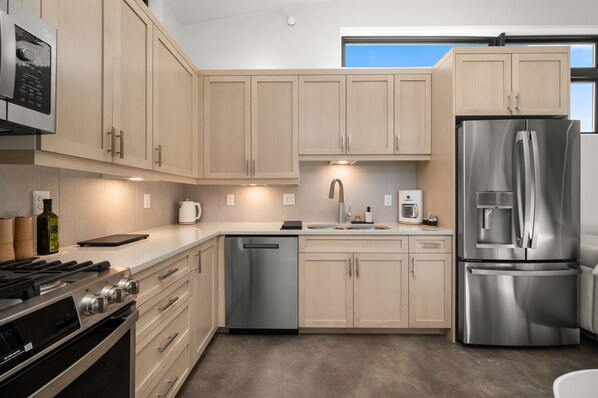 Fridge, microwave, oven, stovetop