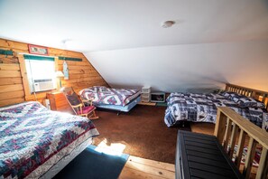 3 bedrooms, desk, iron/ironing board, travel crib