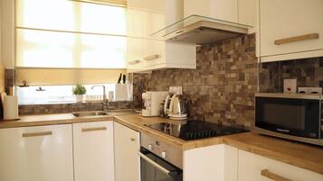 冰箱、微波炉、烤箱、炉灶