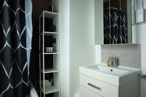 Hårtørrer, håndklæder