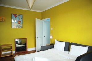 2 soveværelser, skrivebord, strygejern/strygebræt, weekendseng