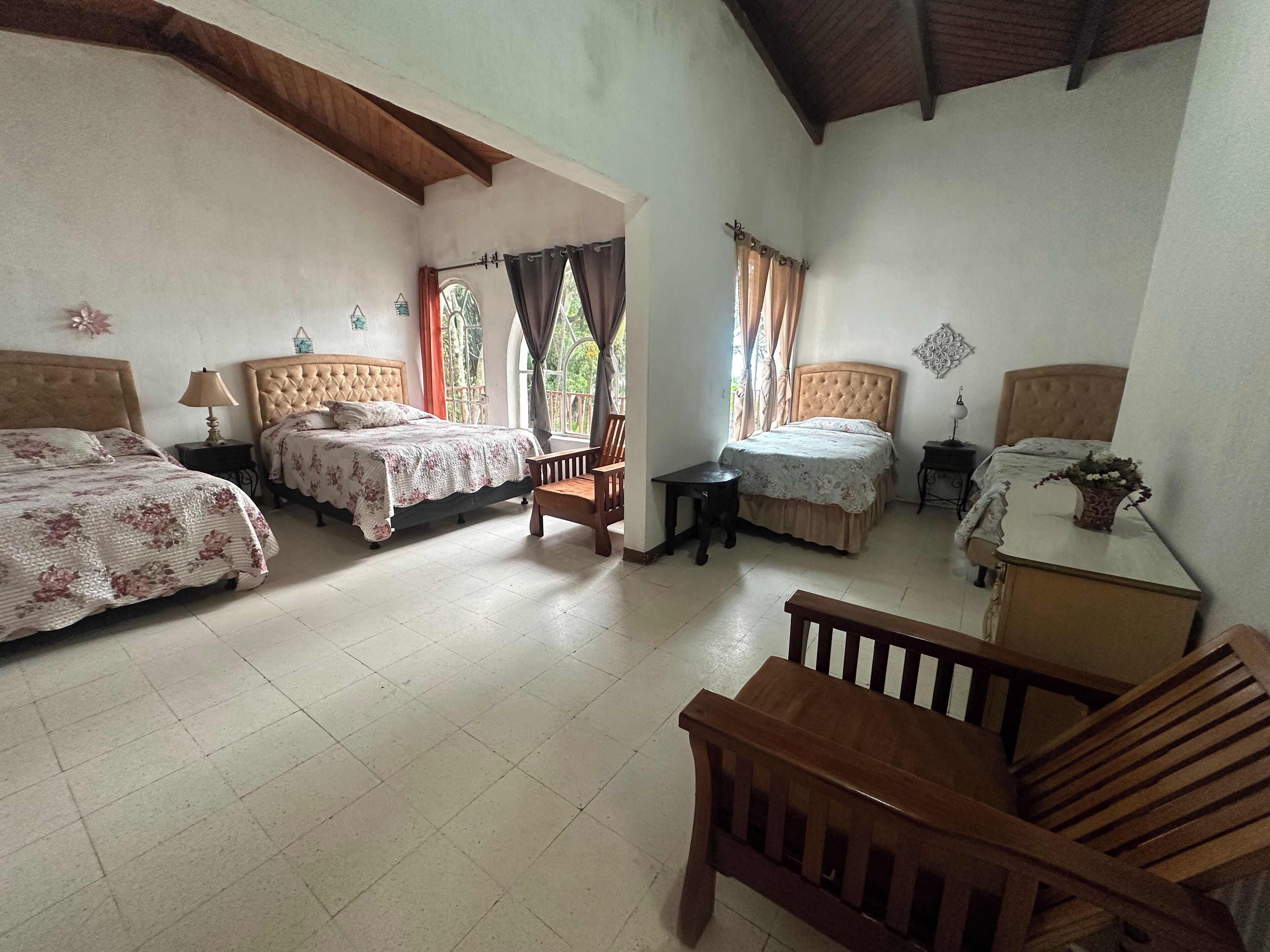 6 bedrooms, WiFi, bed sheets