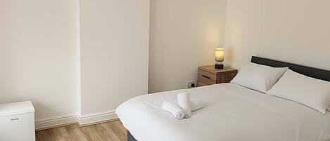 4 dormitorios, tabla de planchar con plancha, wifi y ropa de cama