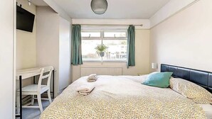 3 slaapkamers, een bureau, wifi, beddengoed