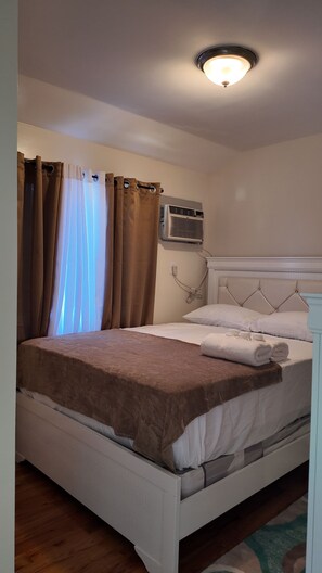 3 bedrooms, iron/ironing board, Internet, bed sheets