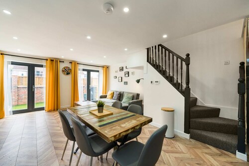 Jersey King - Stylish Bristol House!