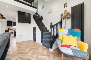 Interior - Chic Urban Haven with Double Bed House (Bristol City)