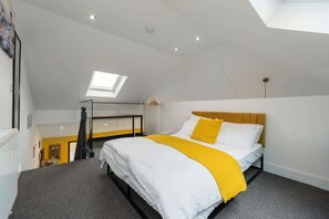 1 bedroom, WiFi, bed sheets - Chic Urban Haven with Double Bed House (Bristol City)