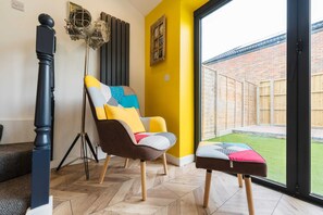 Interior - Chic Urban Haven with Double Bed House (Bristol City)