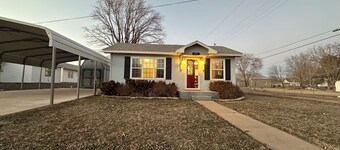 Charming Thomas cottage for 2 with large carport