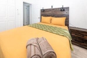 2 bedrooms, iron/ironing board, Internet, bed sheets