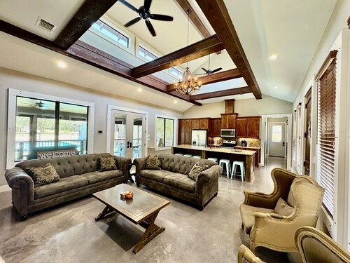 5 Bed Room House with Pool, Pickleball, Basketball, Sand Volleyball on Hole #1 