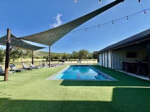 Outdoor pool - 5 Bed Room House with Pool, Pickleball, Basketball, Sand Volleyball on Hole #1  (Concan)