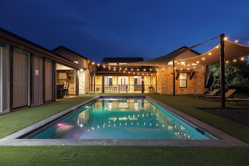 5 Bed Room House with Pool, Pickleball, Basketball, Sand Volleyball on Hole #1 