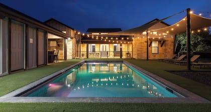 5 Bed Room House with Pool, Pickleball, Basketball, Sand Volleyball on Hole #1