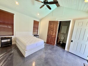 5 bedrooms, travel cot, WiFi, bed sheets - 5 Bed Room House with Pool, Pickleball, Basketball, Sand Volleyball on Hole #1  (Concan)