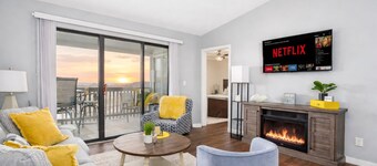 Lakefront Paradise: 2BR Condo with Pool & Panoramic Table Rock Lake Views