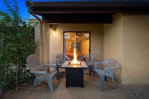 Private Sedona home w/ hot tub, golfing and tennis