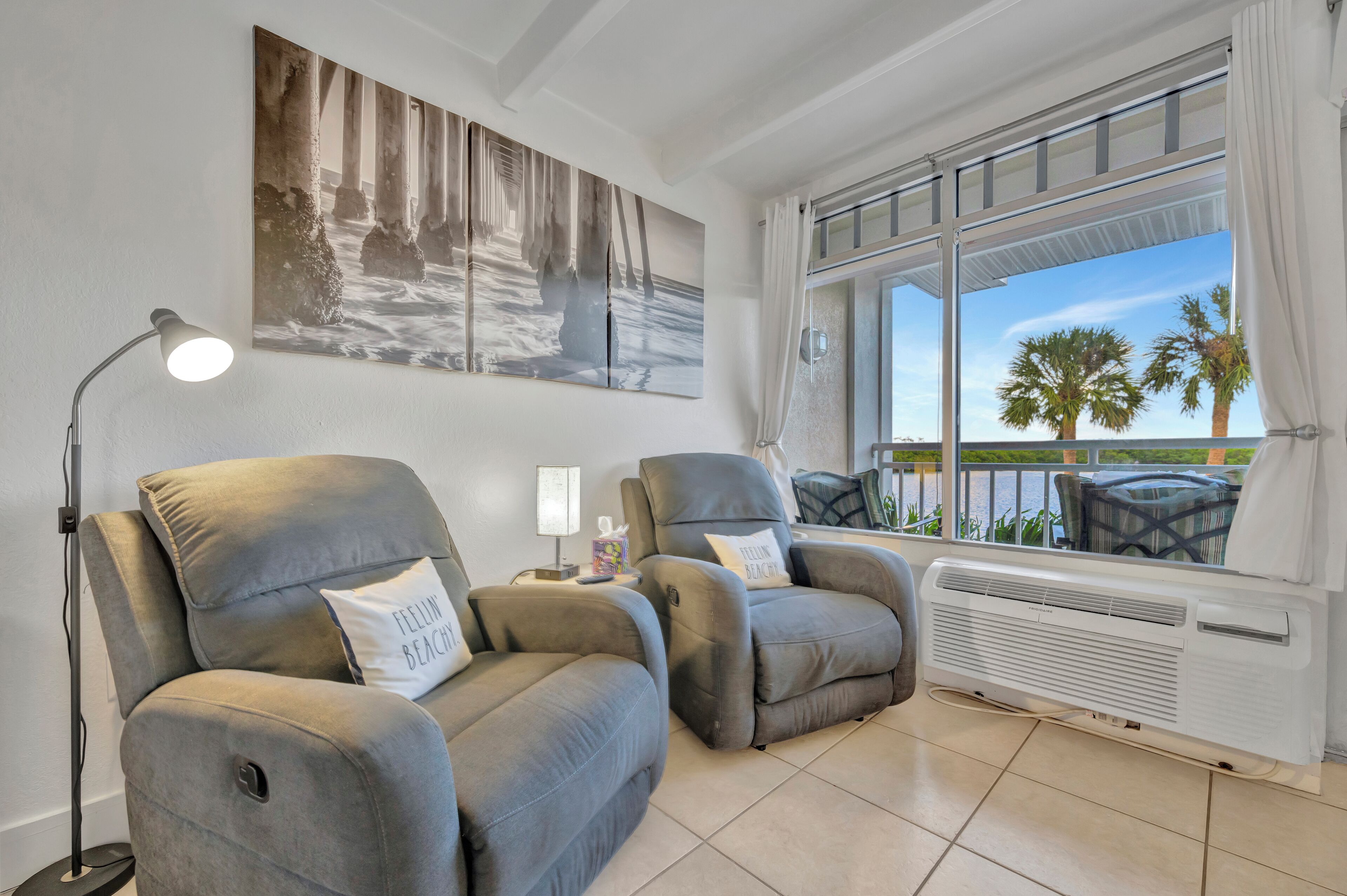 Comfort-Studio, 1 Queen-Bett, Balkon, Buchtblick | Wohnbereich