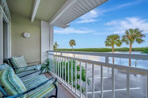 Studio – comfort, 1 queensize-seng, balkong, utsikt mot bukt | Terrasse/patio